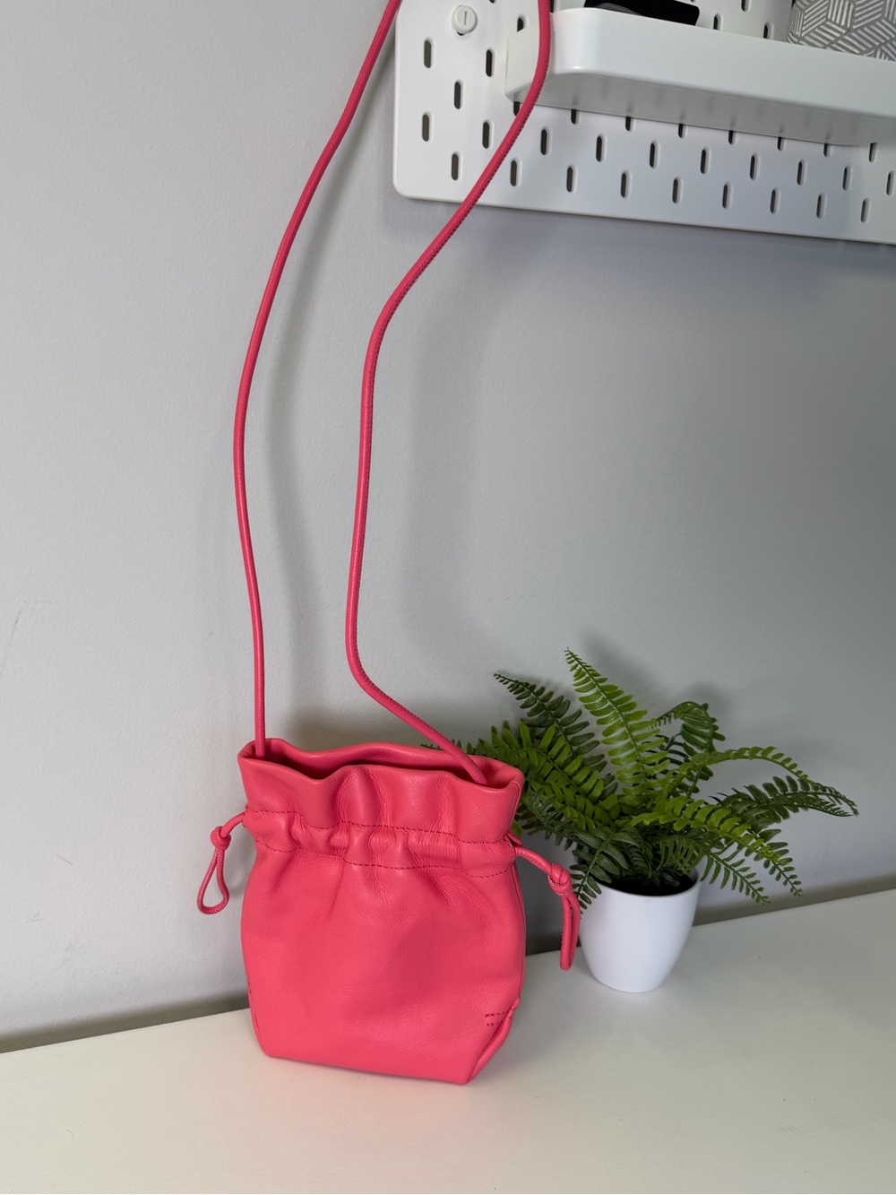 NWT J. Crew Lisbon drawstring bag in leather coral Bucket Crossbody Bag - Picture 3 of 6
